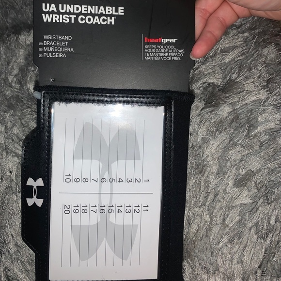 under armour undeniable wrist coach